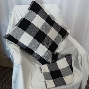 Black and White Checkered Throw Pillow Cover Set
